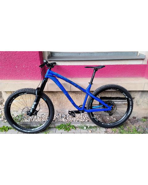 Dartmoor Hornet 27,5" blau *27,5" , DT Swiss H1900, SRAM Lvel, Fox 38 Rythm