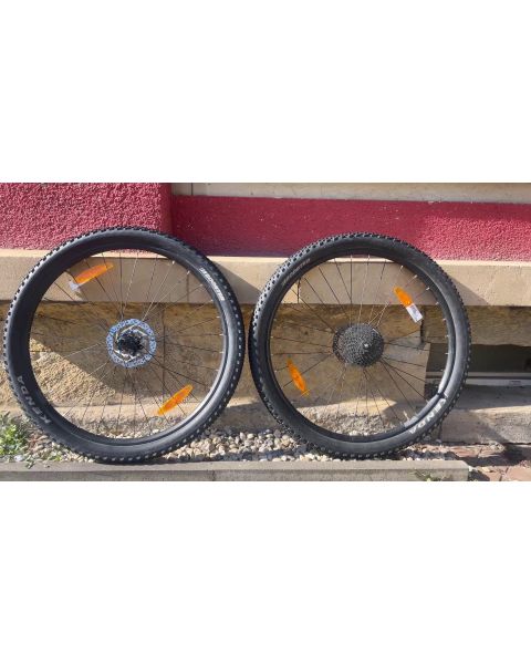 Shining Laufradsatz 29" komplettradsatz  *29 Zoll, Shimano 9 Fach, Mäntel Kenda, Scheibenbremse