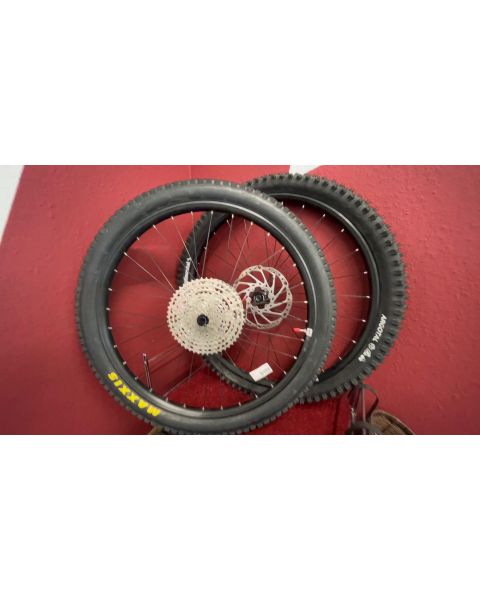 Newmen 30 Performance Mullet * :Shimano Disc,  :Maxxis 27,5 x  2,5 ,  :Shimano 12 Fach 